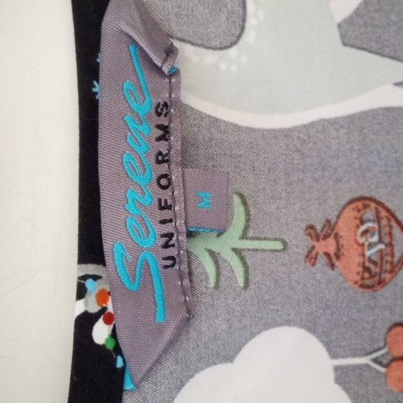 SERENE BLACK V-NECK SHORT SLEEVE TWO POCKET MEDICAL SCRUB TOP SIZE MEDIUM NWT - Picture 10 of 10